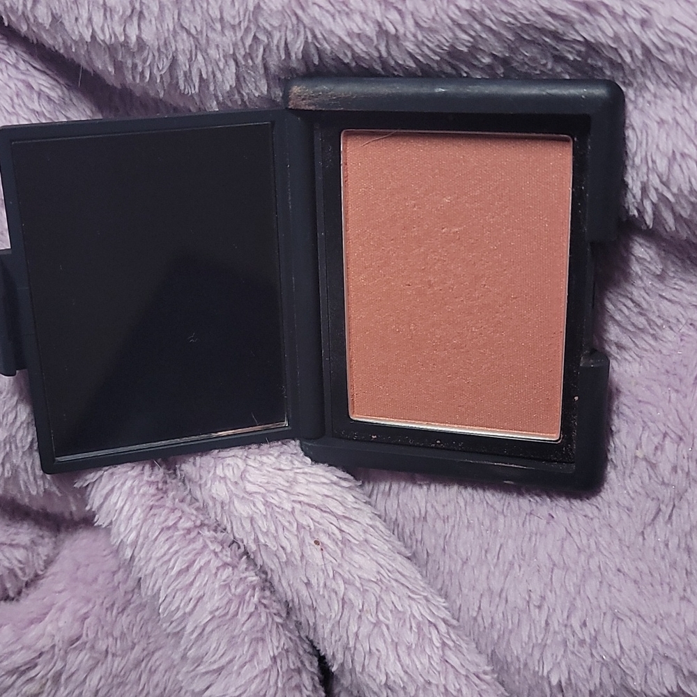 NARS  Blush Powder in Luster